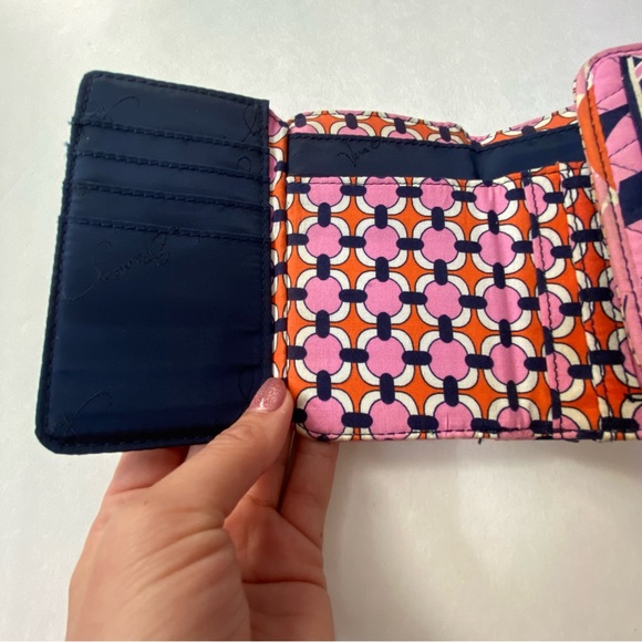 VERA BRADLEY RFID Riley Compact Foldable Wallet Love Me Daisy Pattern - pink - Picture 6 of 9